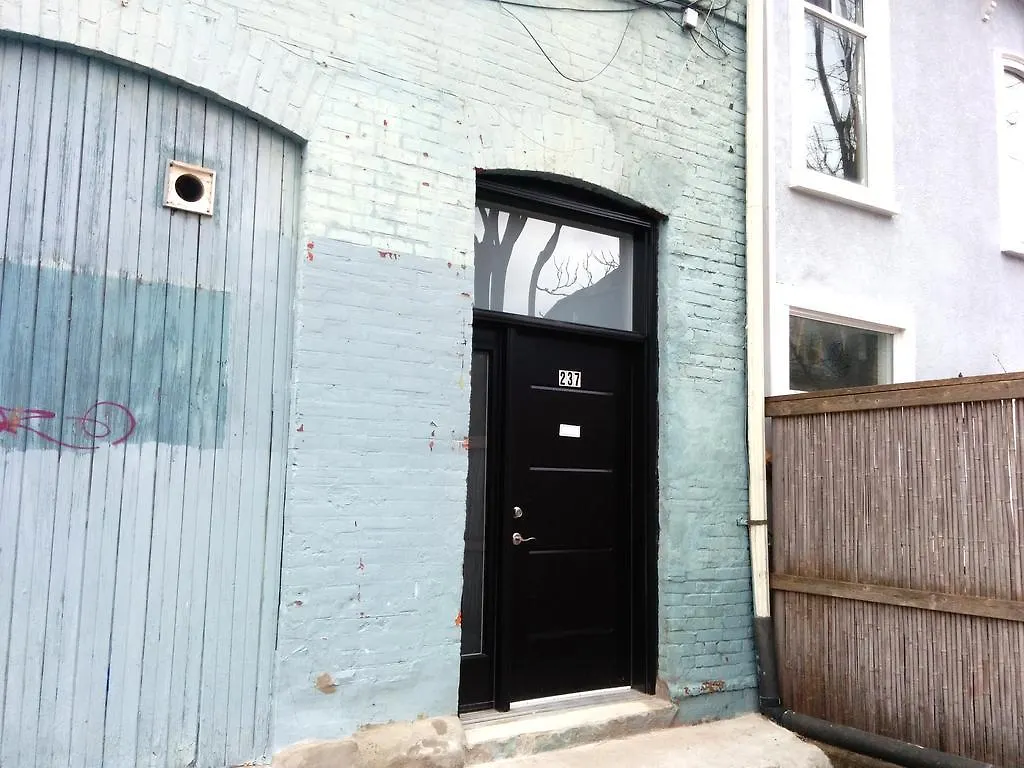 Guest house Bnbto Toronto
