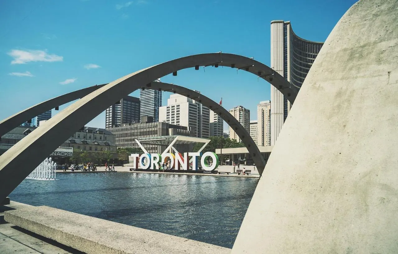Bnbto Toronto 2*,  Canada